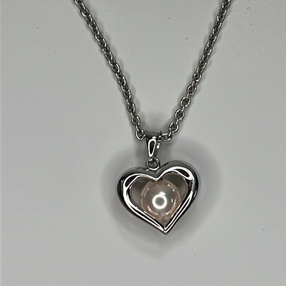 Del Sol Color Changing Heart Pendant Pearl Necklace Silver Tone